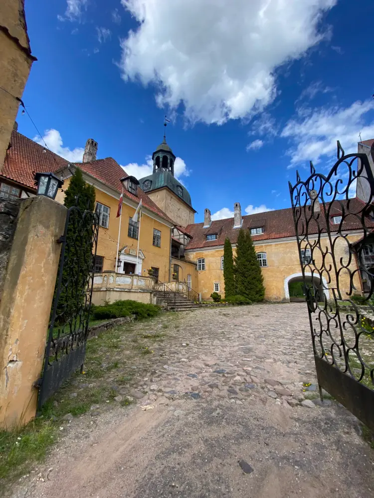 Lielstraupe Castle