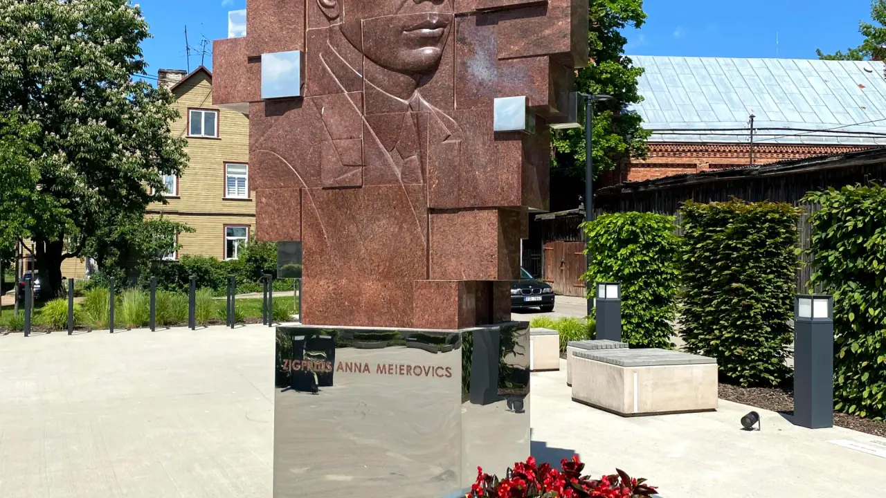 Monument to Siegfried Anna Meyrovitz.