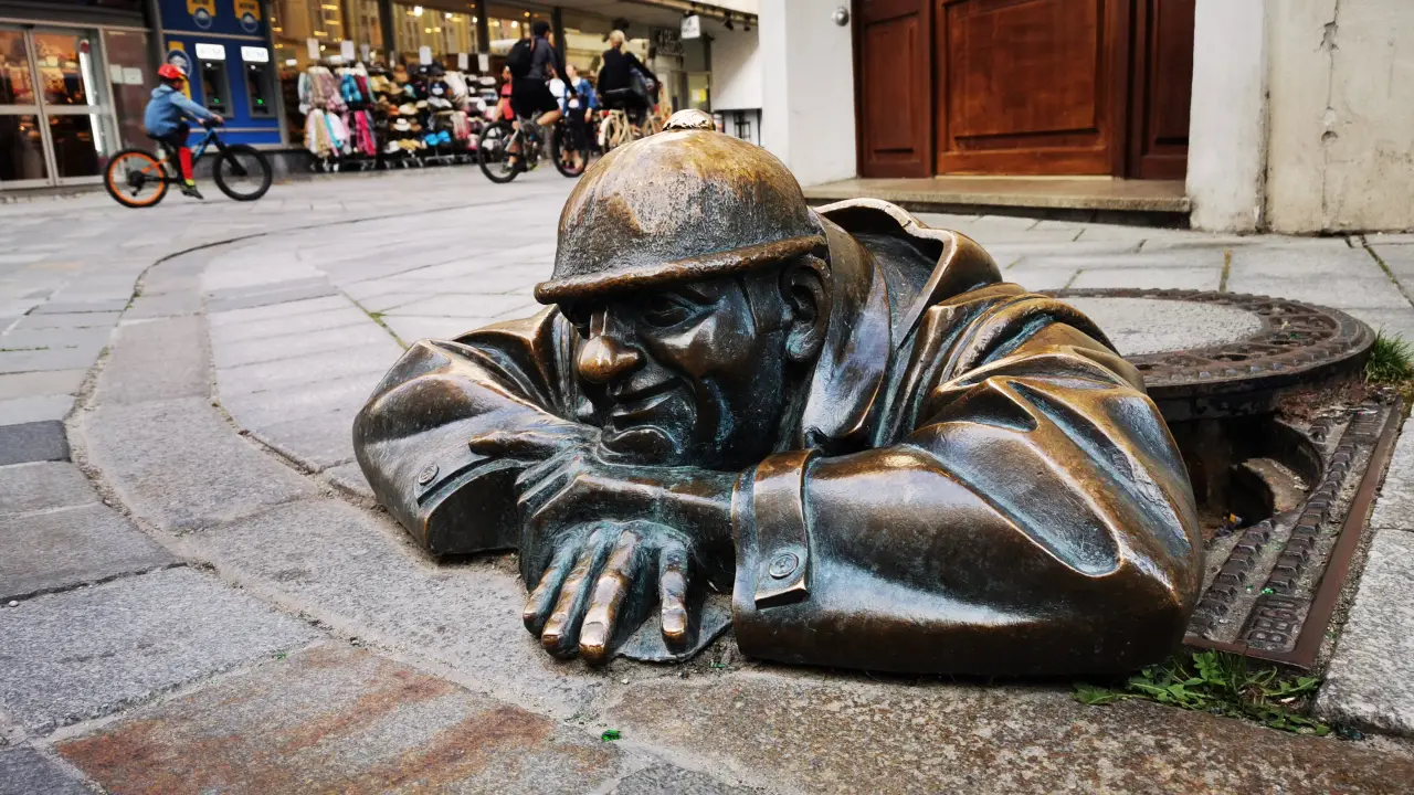 Čumil (Man at work)