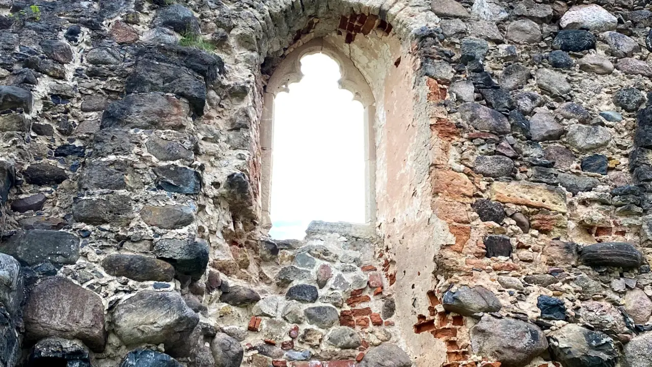 The ruins of Raun Castle