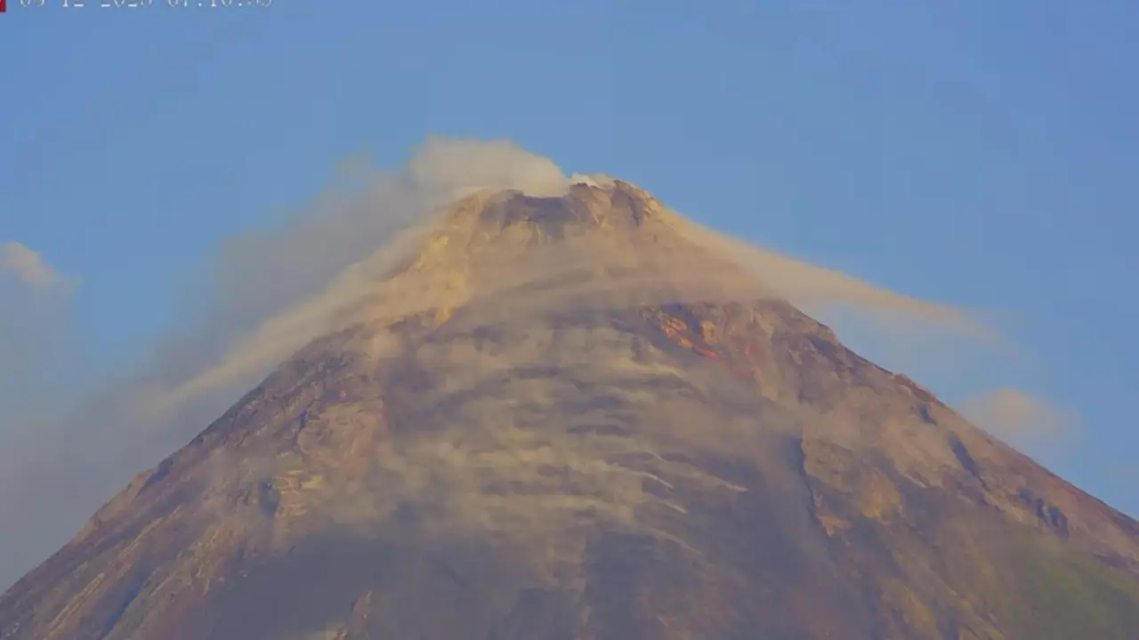 Mayon under ash advisory as plume rises to 5.5 km