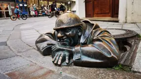 Čumil (Man at work)