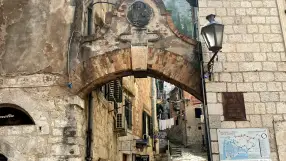 The starting point for climbing to the fortress