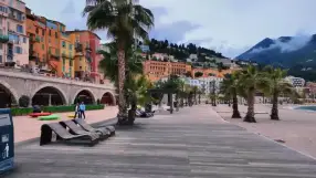 Walks Live, Menton