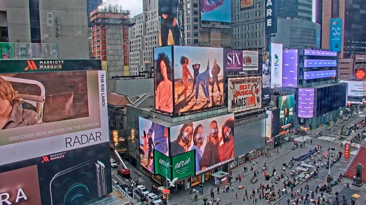 Times Square: 1540 Broadway View Live thumbnail