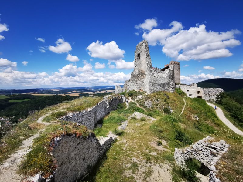 Čachtický hrad ( Чахтицкий замок)