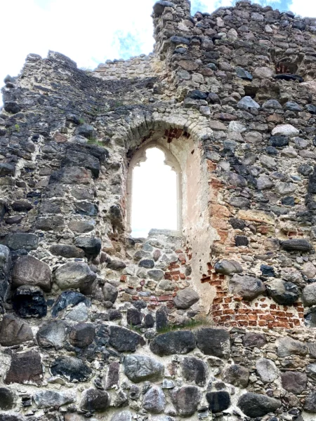 The ruins of Raun Castle