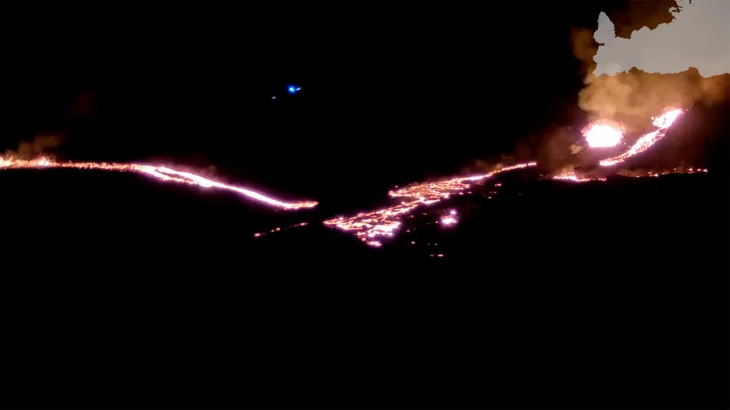 Вулкан Фаградальсфьядль картинка