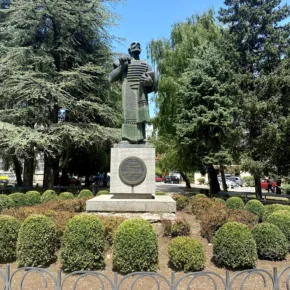 Monument to Ivan Crnojevic thumbnail