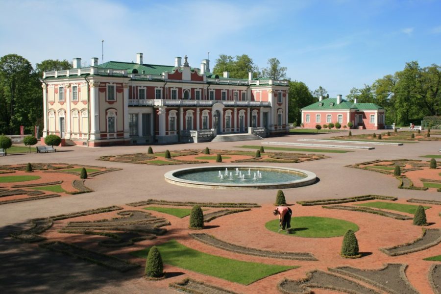 Дворец и парк Кадриорг.