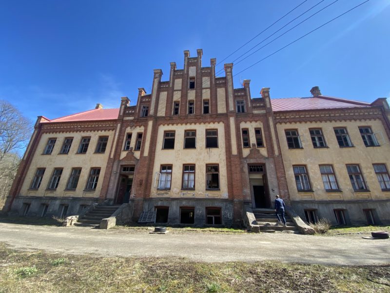 Abandoned school Grenči