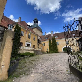 Lielstraupe Castle