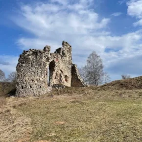Ruins of the castle in Aizkraukle thumbnail