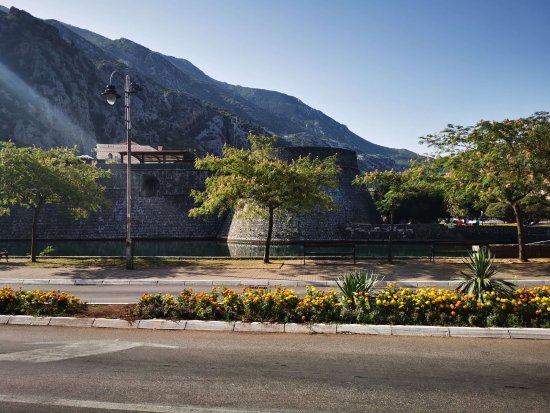 montenegro-kotor-walls