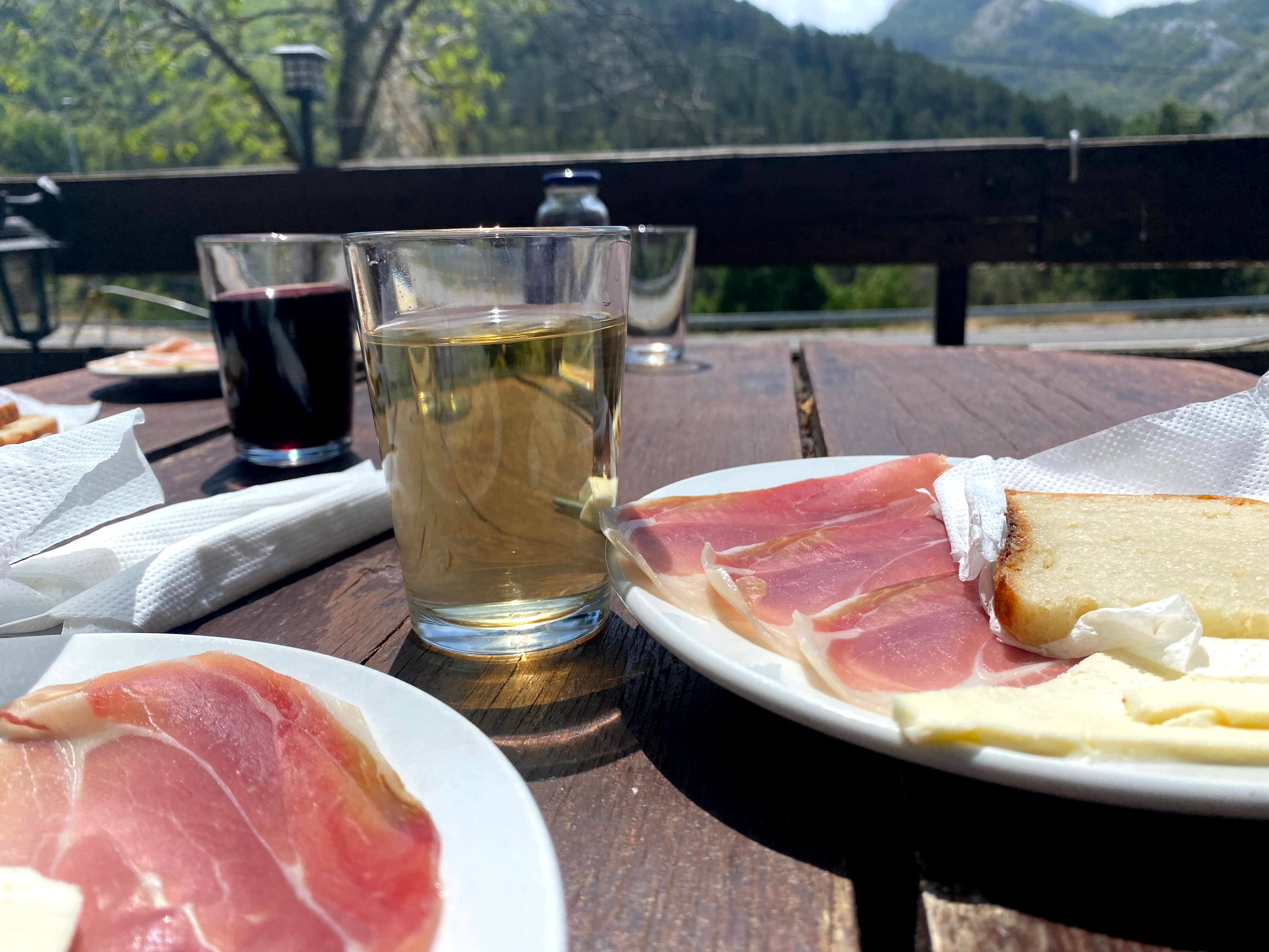 montenegro-prosciutto-rakia