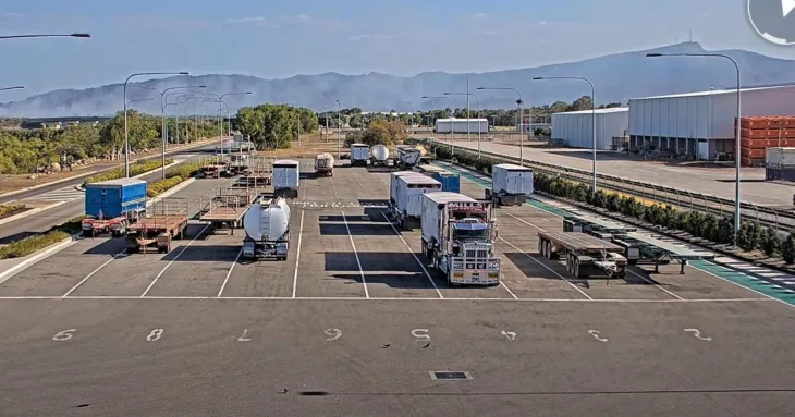 Havnen i Townsville – Lastebilkø miniatyrbilde