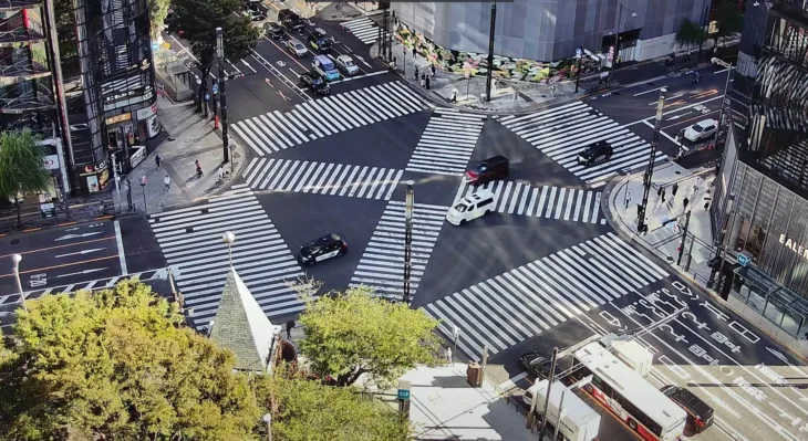 Sukiyabashi crossing in Ginza thumbnail
