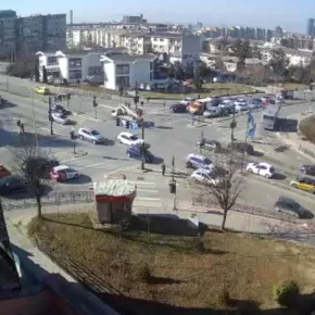 Tráfico en Pristina miniatura