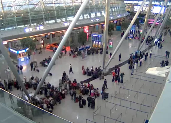 Dusseldorf Airport registration desks thumbnail