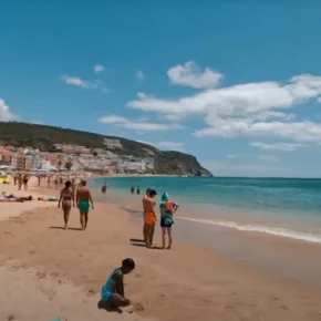 Walks live, Rio De Janeiro beach thumbnail