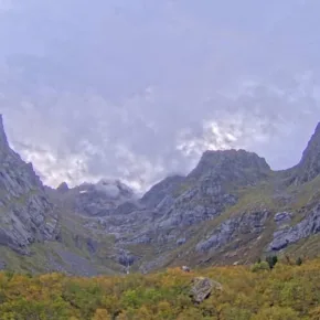 Higravstinden and Geitgallien mountains thumbnail