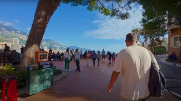 Walks live, Monaco thumbnail