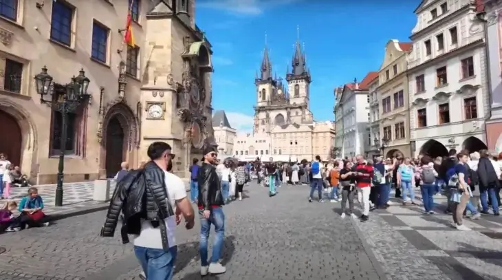Paseos en directo, Praga miniatura